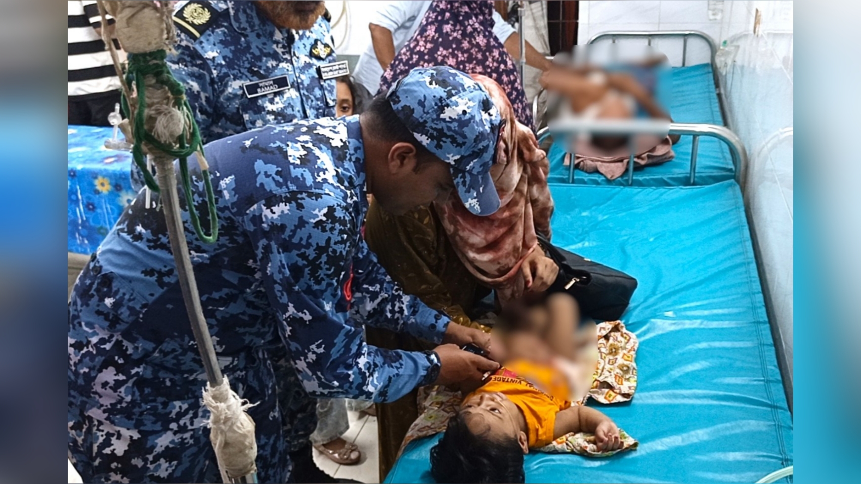 অসুস্থ শিশুকে উদ্ধার করে হাসপাতালে নিল কোস্ট গার্ড