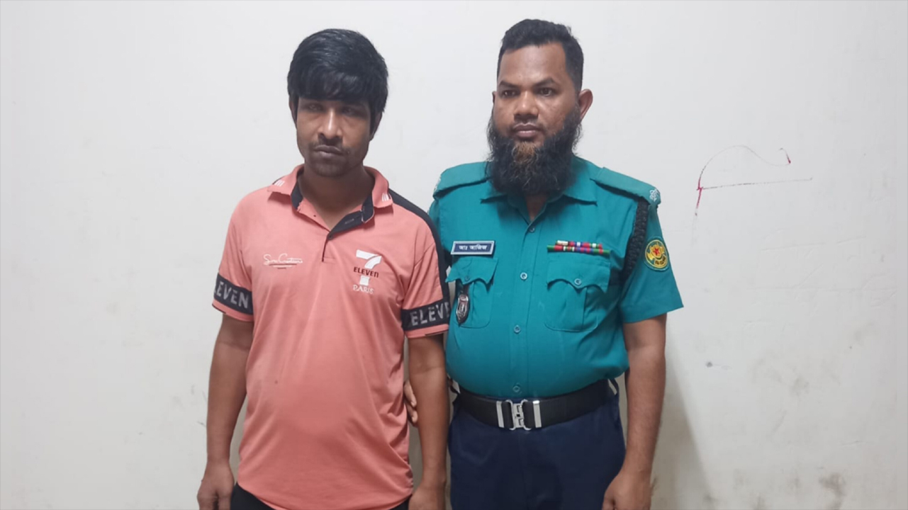 মোহাম্মদপুরের সন্ত্রাসী ‘রক্তচোষা জনির’ সহযোগী ‘রগকাটা সুমন’ গ্রেপ্তার