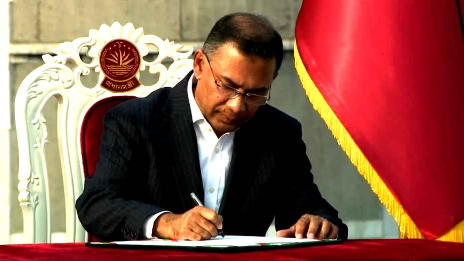 ৩৫ বছর পর পুরুষ প্রধানমন্ত্রী পেল দেশ