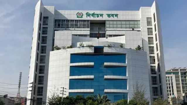 একযোগে ইসির ১১২ কর্মকর্তাকে বদলি