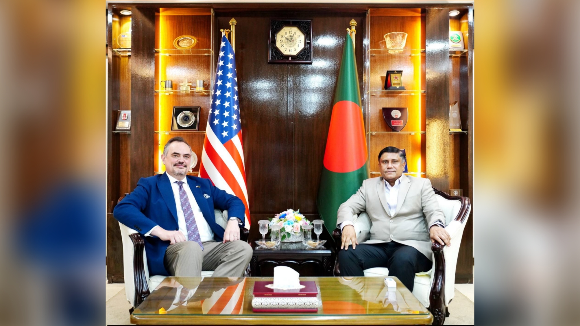 বাংলাদেশের সশস্ত্র বাহিনীর প্রশংসা করলেন মার্কিন রাষ্ট্রদূত