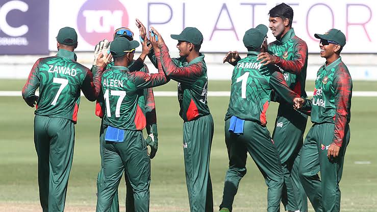টি-টোয়েন্টিতে নতুন বিশ্বরেকর্ড, ২০ ওভারে উঠল ৩৪৯ রান
