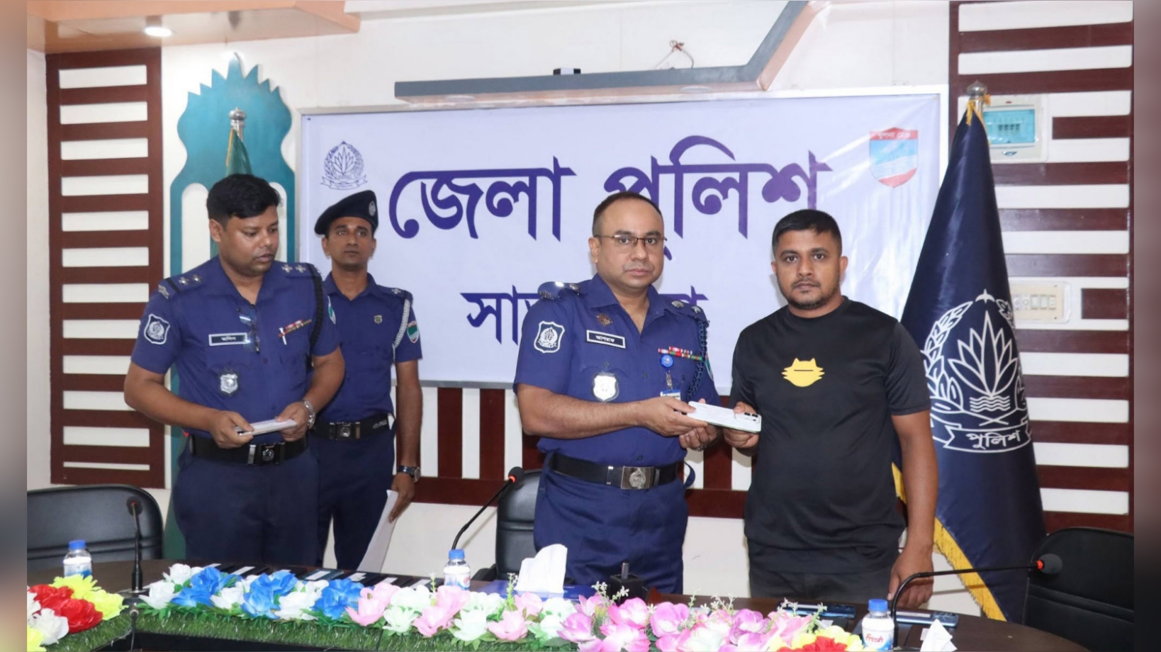 সাতক্ষীরায় হারানো মোবাইল ও প্রতারণার টাকা উদ্ধার
