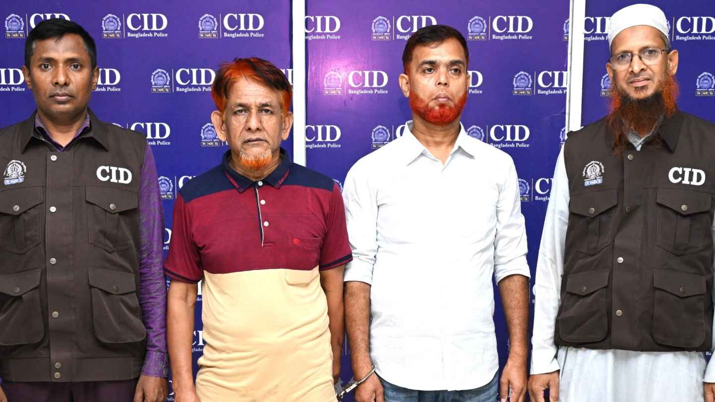 পুলিশ কনস্টেবল পদে চাকরির নামে প্রতারণা, দুজন গ্রেফতার