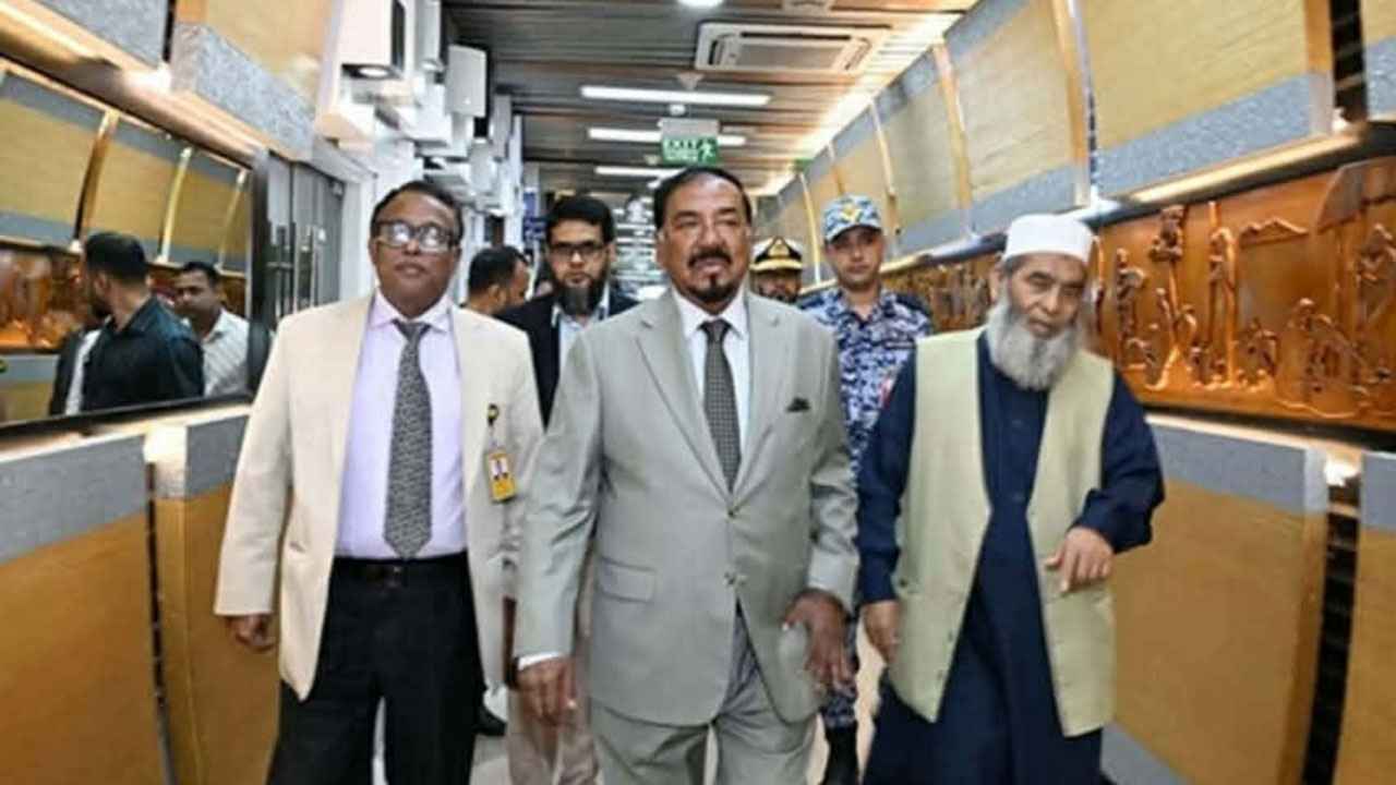 খামেনির জানাজায় অংশ নিতে ঢাকা ত্যাগ করেছেন স্পিকার