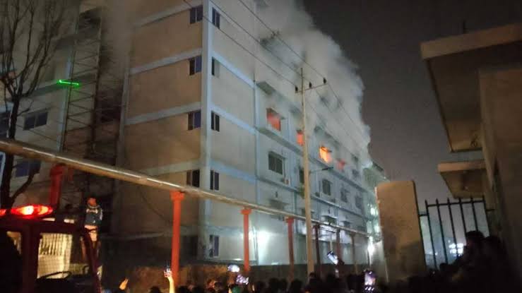 চট্টগ্রাম ইপিজেডে কারখানায় আগুন, যোগ দিয়েছে নৌবাহিনী
