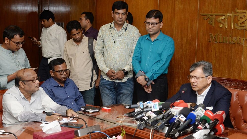 শেখ হাসিনাকে আইনি প্রক্রিয়ায় দেশে ফিরিয়ে আনতে চায় সরকার: স্বরাষ্ট্রমন্ত্রী