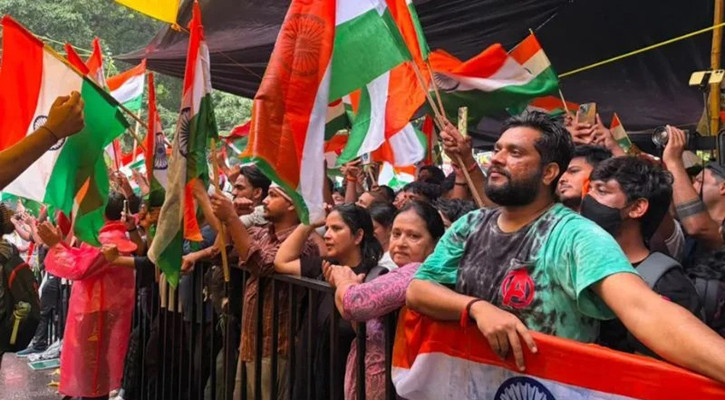 শিক্ষামন্ত্রীর পদত্যাগ দাবিতে ককরোচ জনতা পার্টির মিছিল