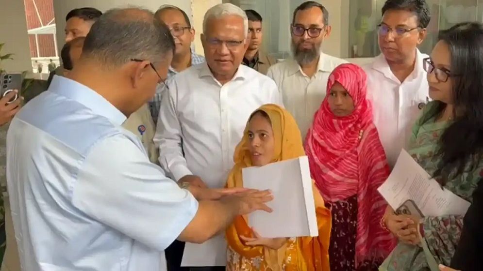 প্রধানমন্ত্রীর সহায়তায় চাকরি পেলেন তিন প্রতিবন্ধী ব্যক্তি