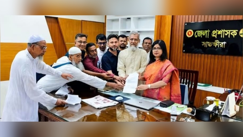 সাতক্ষীরায় ৭ দফা দাবিতে দলিল লেখকদের অবস্থান কর্মসূচি