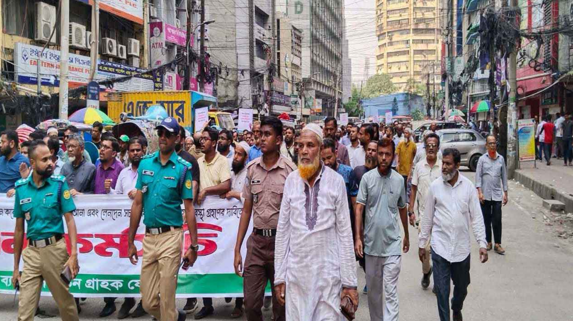 ফের ইসলামী ব্যাংকের সামনে অবস্থান কর্মসূচি