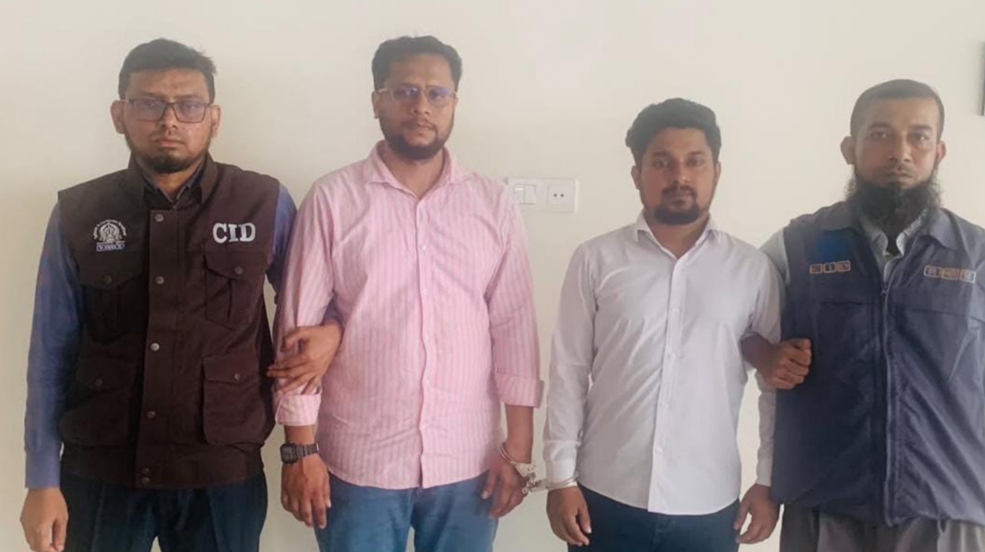 অনলাইন বেটিং ও অর্থপাচার চক্রের ২ সদস্য গ্রেপ্তার