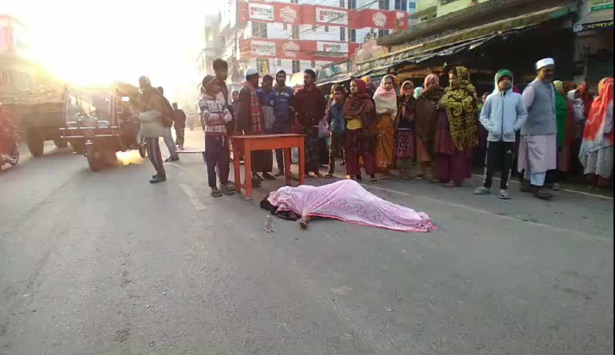 নওগাঁয় ট্রাক চাপায় অটোরিকশার এক যাত্রী নিহত 