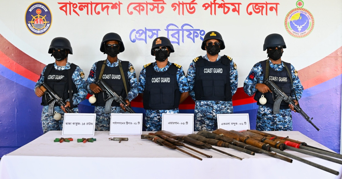 সুন্দরবন থেকে অস্ত্র ও গুলি উদ্ধার