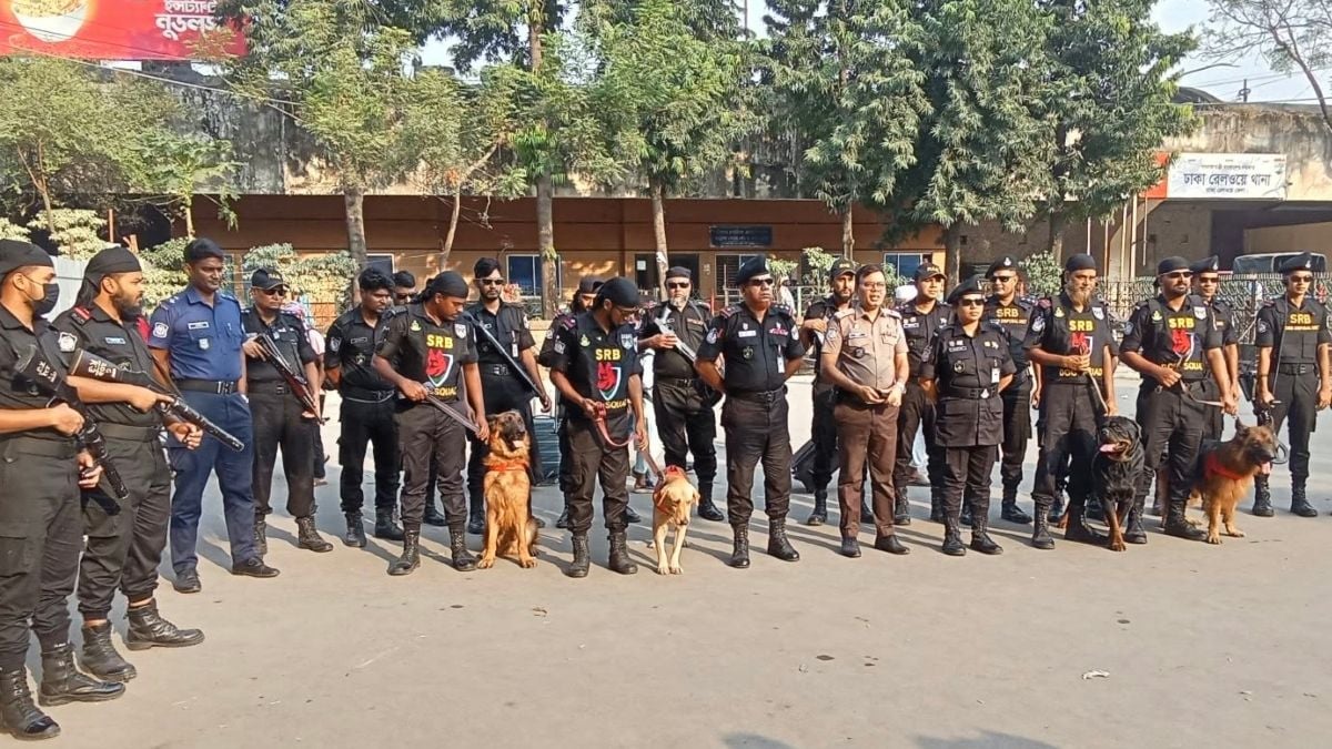 কমলাপুর রেলস্টেশনে এসআরবির মাদকবিরোধী অভিযান