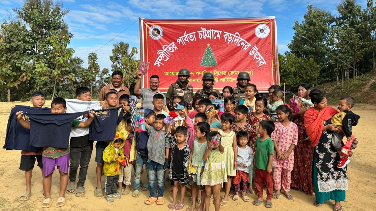 বান্দরবানের দুর্গম এলাকায় সেনাবাহিনীর বিতরণ