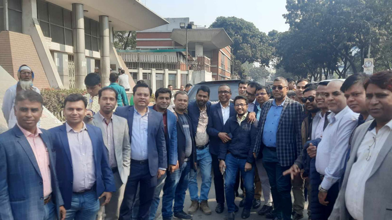 স্বরাষ্ট্র উপদেষ্টার সঙ্গে বৈঠকে করতে সচিবালয়ে ২১ সাংবাদিক
