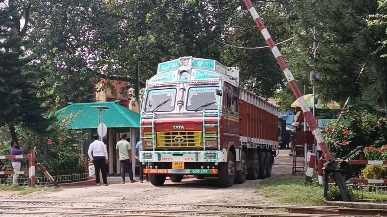 হিলি দিয়ে ভারত থেকে ১৬ হাজার টন চাল