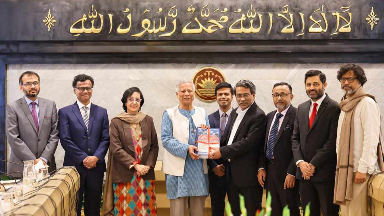 প্রধান উপদেষ্টার কাছে চার সংস্কার কমিশনের প্রতিবেদন জমা