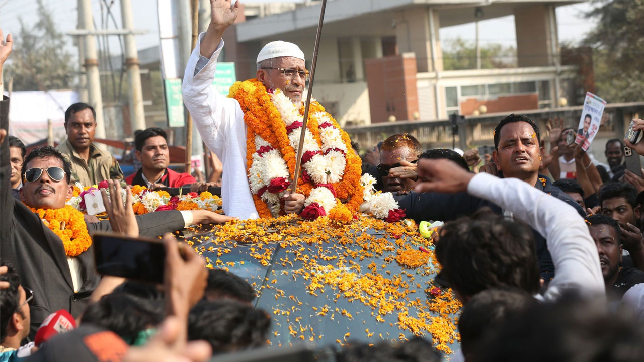 অবশেষে ১৭ বছর পর কারামুক্ত হলেন বাবর