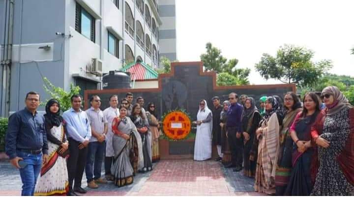 ভাসানটেক সরকারি কলেজে বঙ্গবন্ধুর প্রতিকৃতিতে শ্রদ্ধা নিবেদন