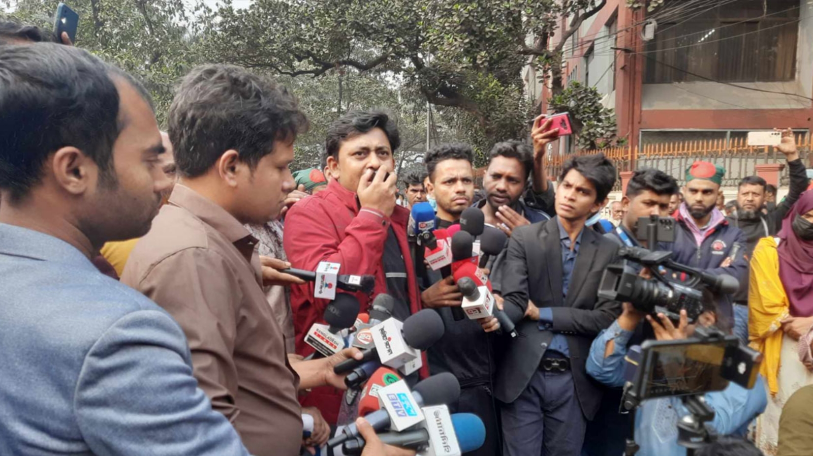 এবার নতুুন কর্মসূচি ঘোষণা চাকরিচ্যুত পুলিশদের