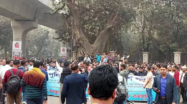হাইকোর্টের সামনে জড়ো হচ্ছে চাকরি হারানো পুলিশ পরিবার