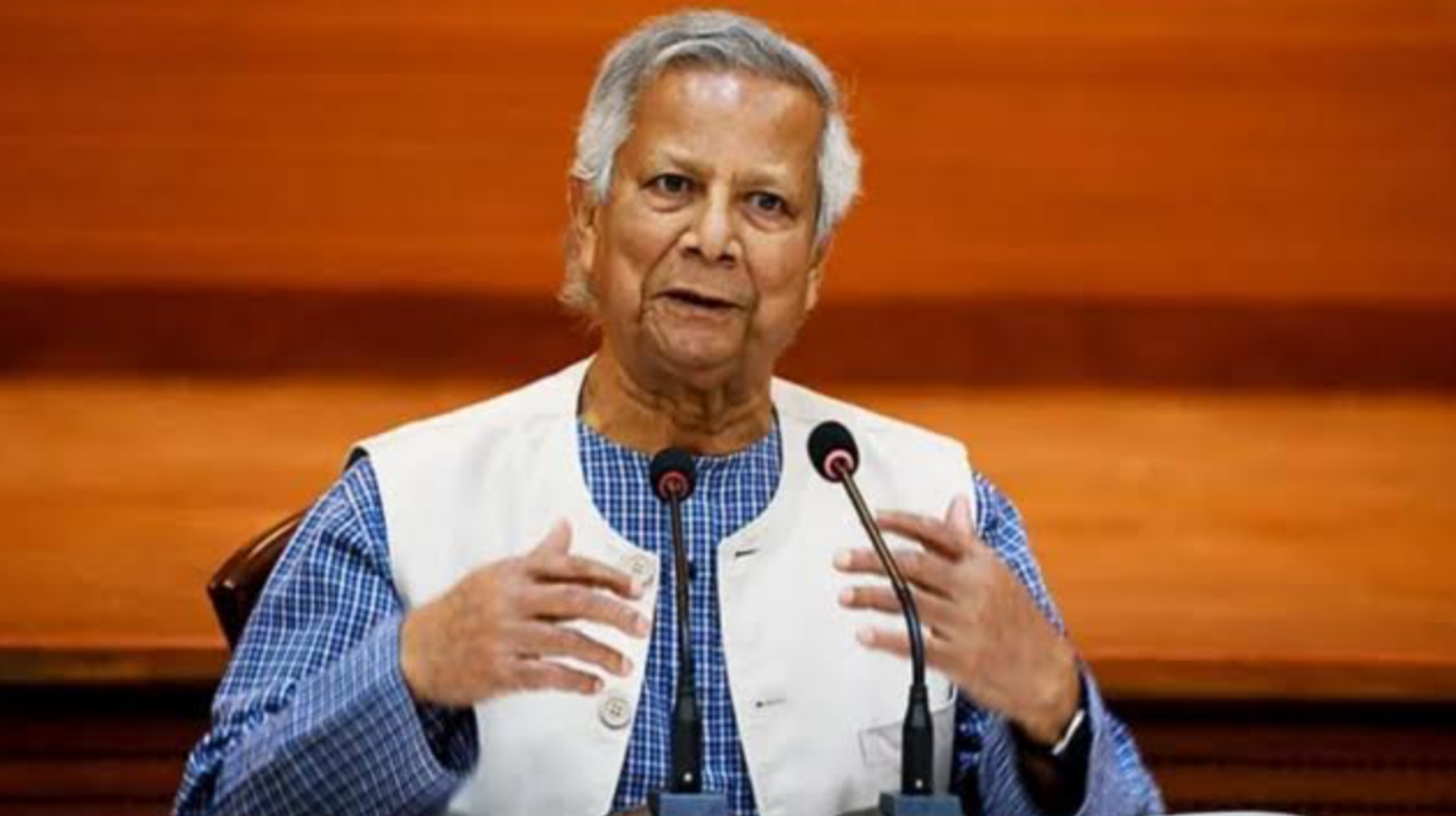 বইমেলার স্টলে হামলার তীব্র নিন্দা প্রধান উপদেষ্টার