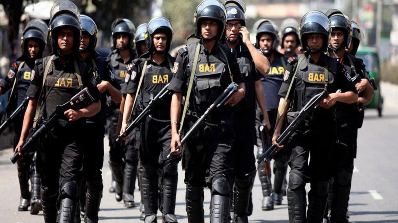 শহীদ দিবসের নিরাপত্তা:‘নিষিদ্ধ সংগঠনের’ বিশৃঙ্খলার চেষ্টা ঠেকাতে তৎপর র‌্যাব