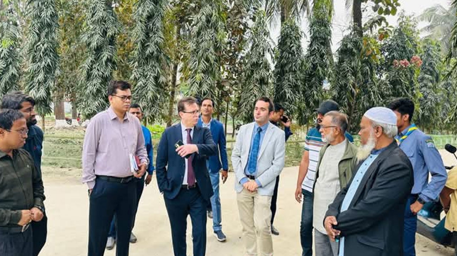 ফেনীতে বিদ্যালয় পরিদর্শন করলেন তুরস্কের রাষ্ট্রদূত