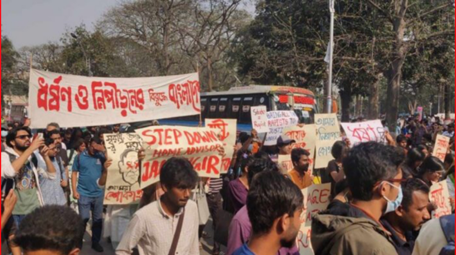 উপদেষ্টার পদত্যাগের দাবিতে স্বরাষ্ট্র মন্ত্রণালয়ের দিকে গণপদযাত্রা, শিক্ষাভবনের সামনে বাধা