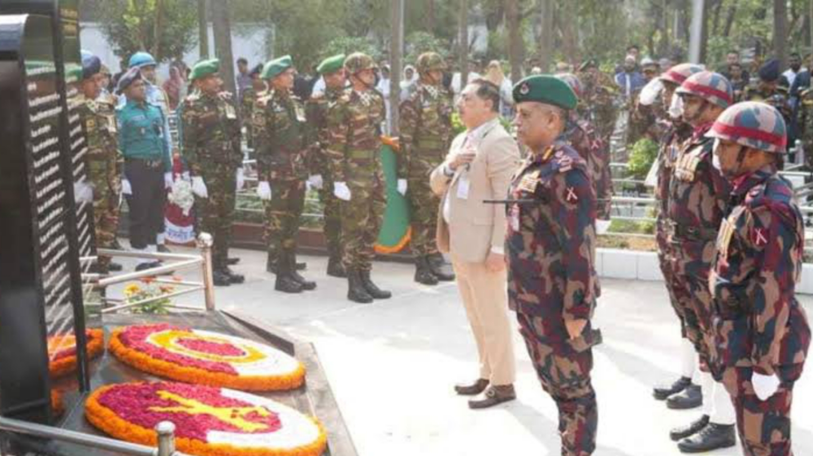 বনানী সামরিক কবরস্থানে বিজিবি মহাপরিচালকের শ্রদ্ধা