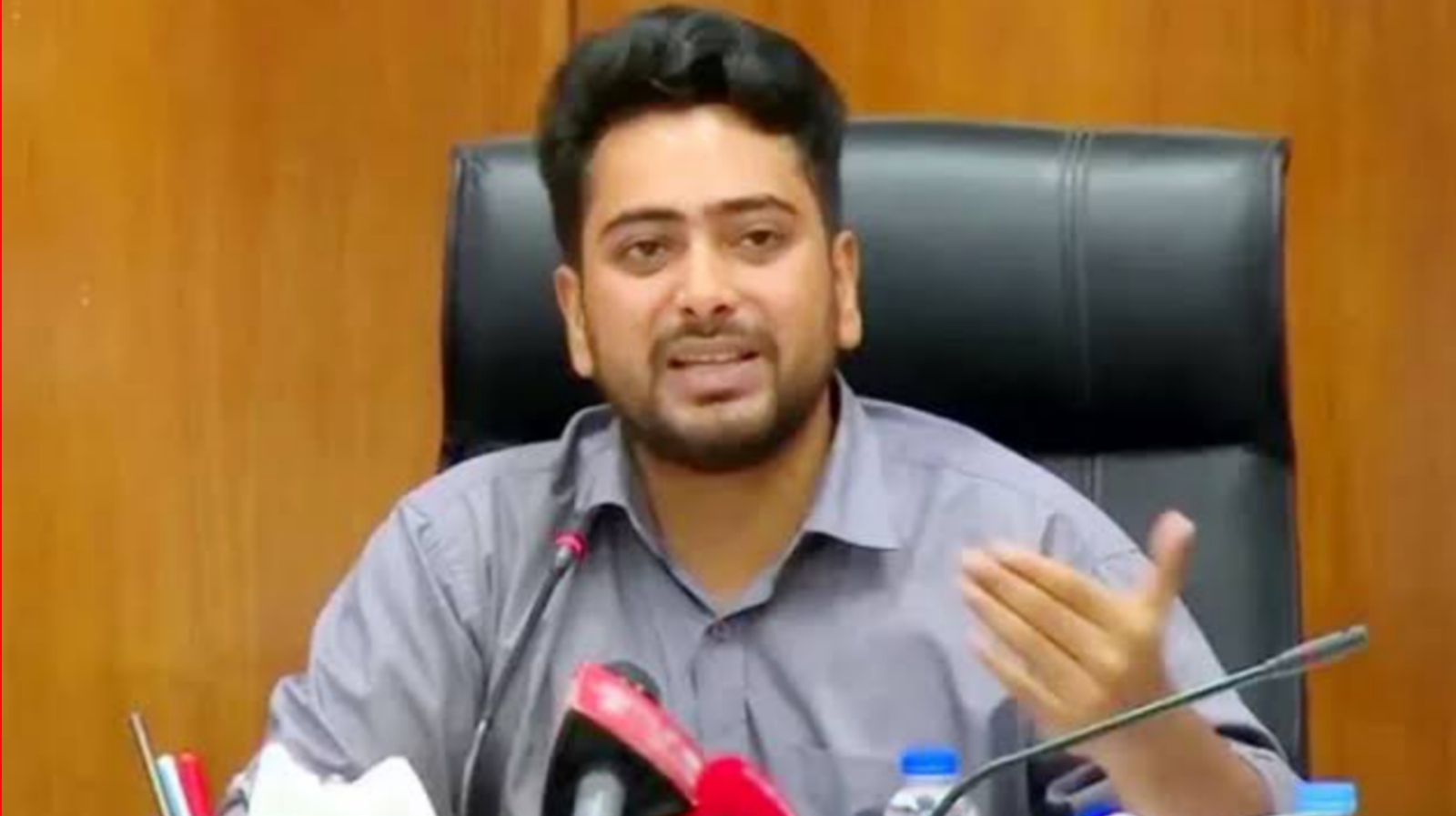 উপদেষ্টা পরিষদ থেকে নাহিদের পদত্যাগ