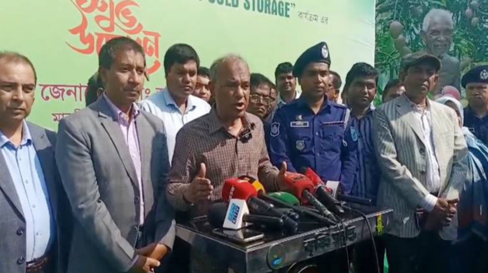 জনগণকে আইন নিজের হাতে তুলে না নিতে স্বরাষ্ট্র উপদেষ্টার আহ্বান