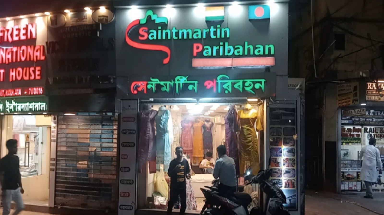 বাংলাদেশি পর্যটক না থাকায়, পরিবহন কাউন্টার এখন পোশাকের দোকান