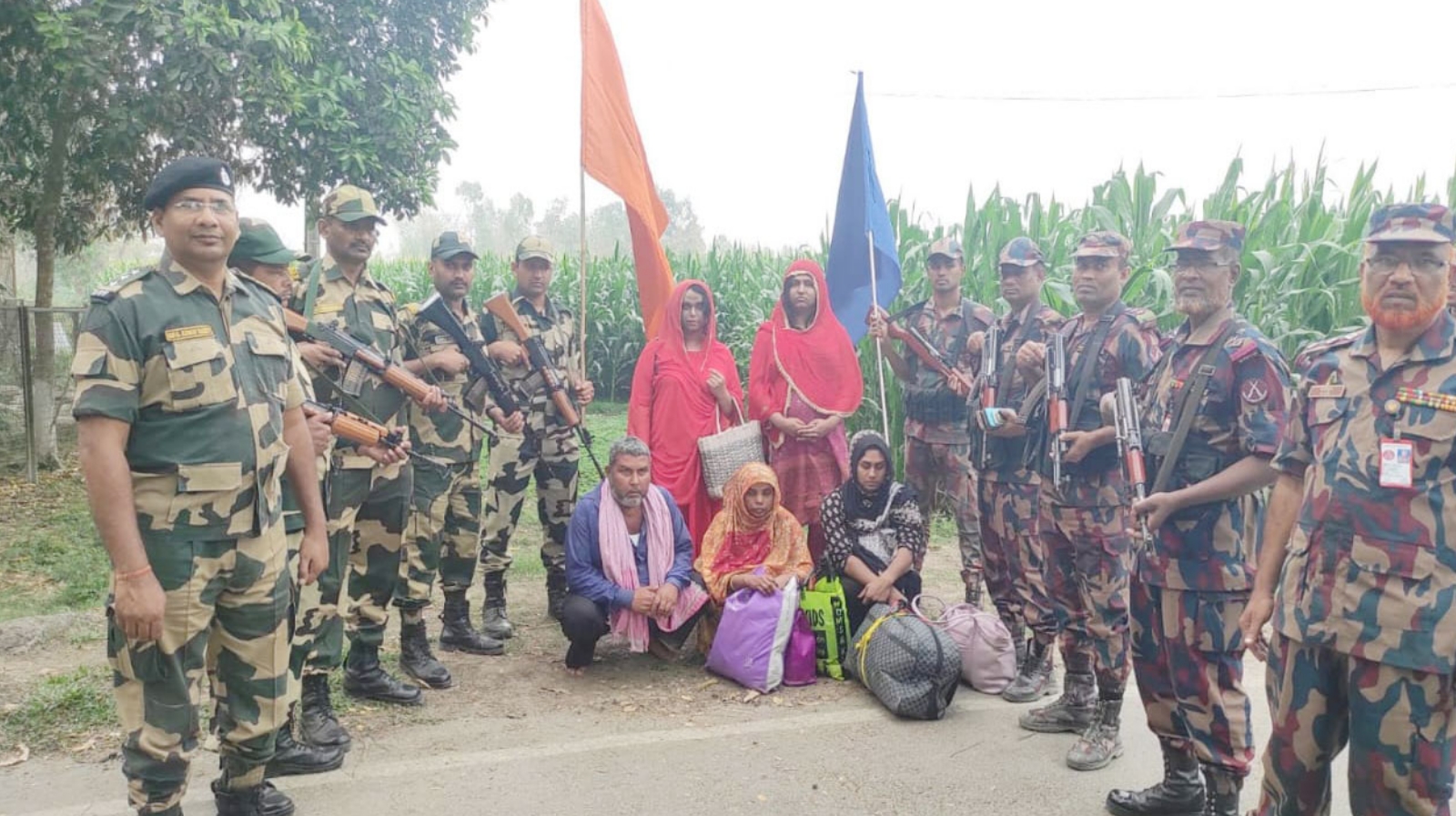 দহগ্রাম সীমান্তে স্বামী-স্ত্রীসহ ৫ জনকে ফিরত দিল বিএসএফ