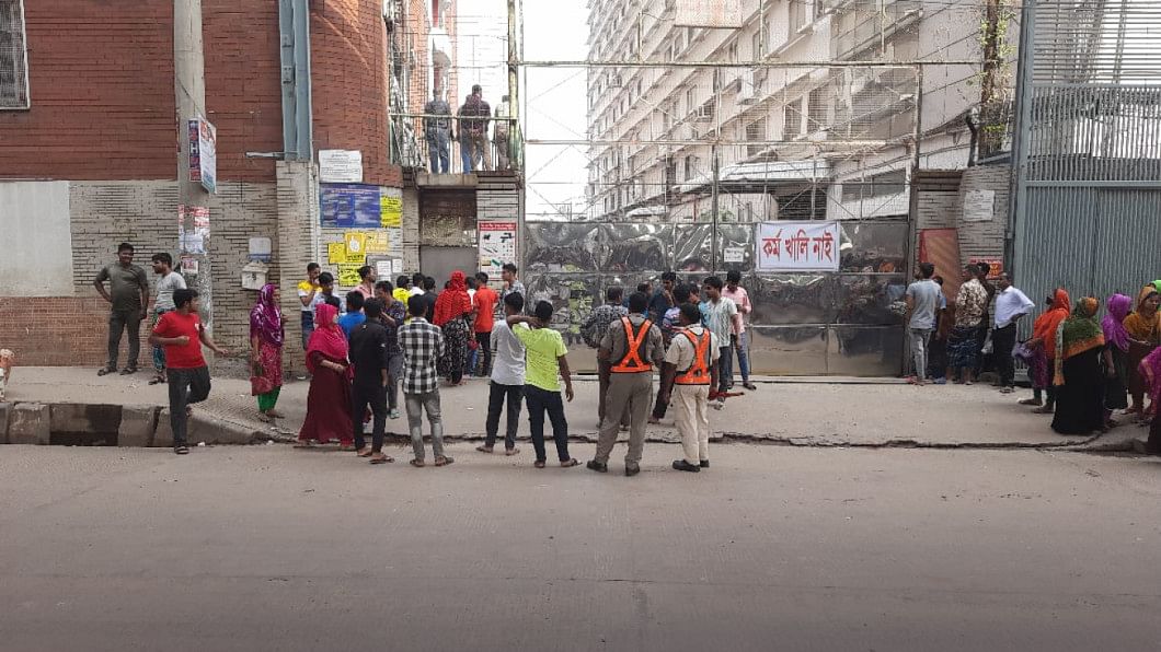 গাজীপুরে শ্রমিক অসন্তোষে দুই কারখানা বন্ধ ঘোষণা
