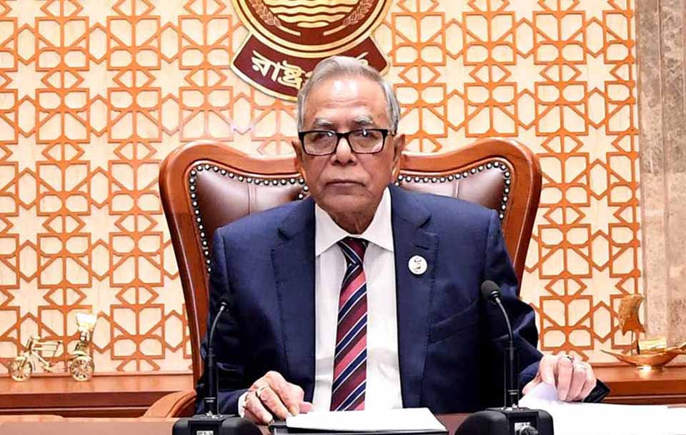 মধ্যরাতে দেশ ছাড়লেন সাবেক রাষ্ট্রপতি আবদুল হামিদ