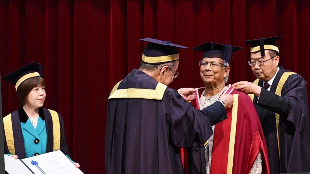প্রধান উপদেষ্টাকে সম্মানসূচক ডক্টরেট ডিগ্রি প্রদান সোকা বিশ্ববিদ্যালয়ের