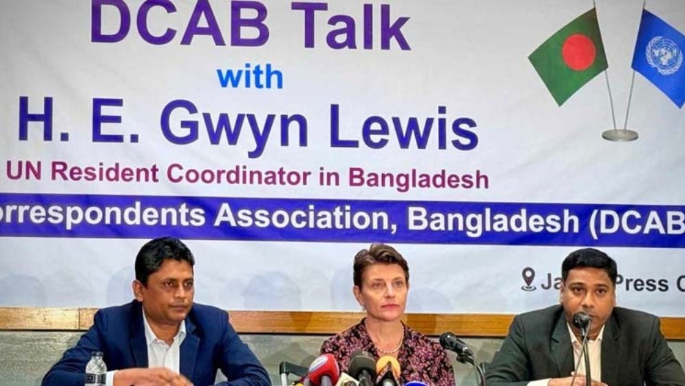 বাংলাদেশের জনগণ ও রাজনৈতিক দল সিদ্ধান্ত নেবে নির্বাচন কবে: গোয়েন লুইস