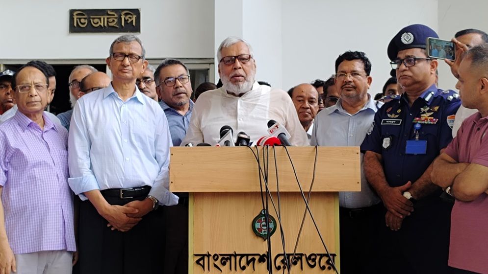 এবারের ঈদযাত্রা স্বস্তিদায়ক হয়েছে: রেলওয়ে উপদেষ্টা