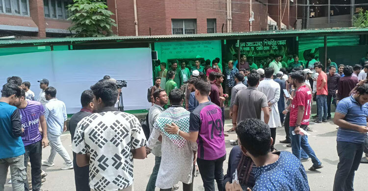 দুপুর সাড়ে ১২টা পর্যন্ত উদয়ন কলেজ কেন্দ্রে ভোট পড়েছে ৫৬ শতাংশ : ডাকসু নির্বাচন