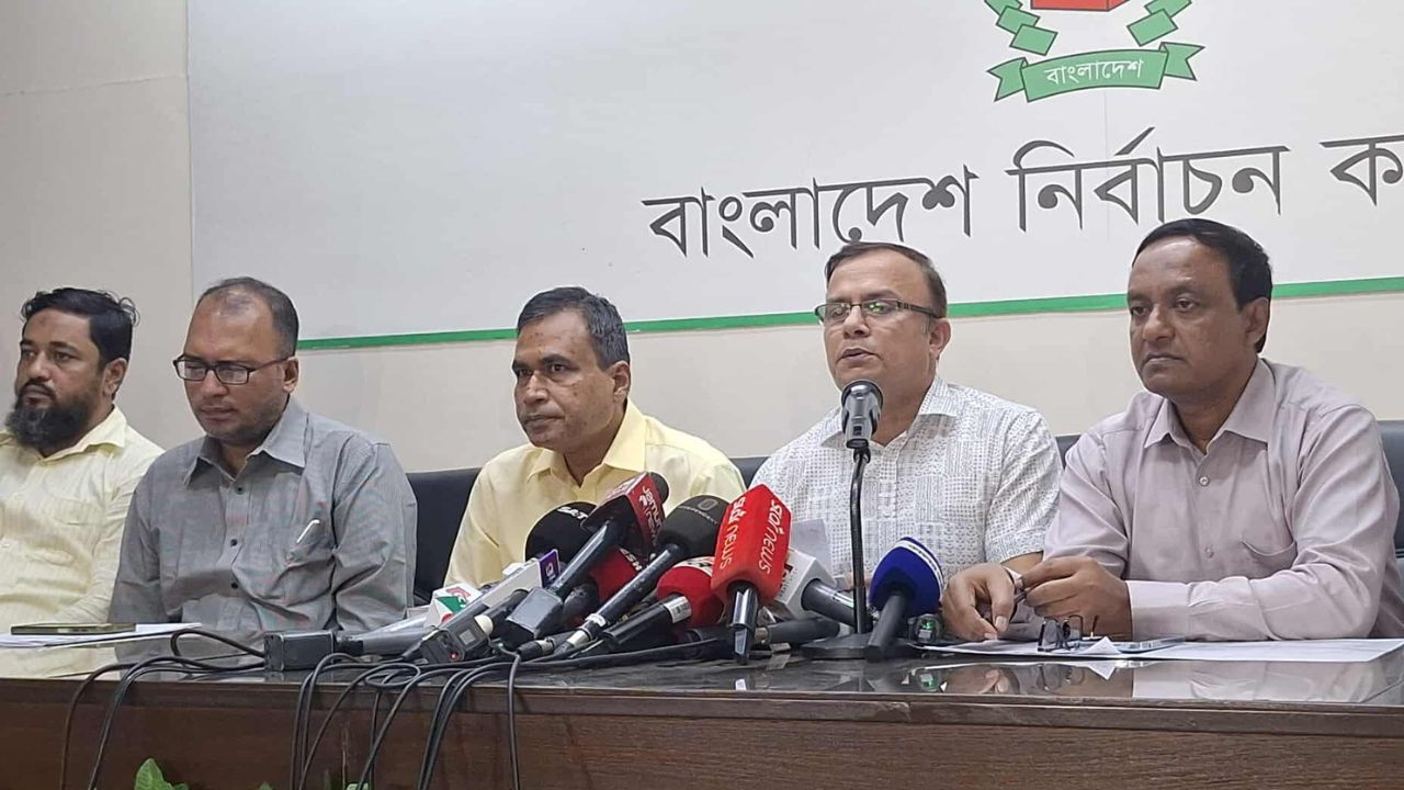 এনআইডি আইন বাতিলসহ ৫ দফা সুপারিশ ইসি কর্মকর্তাদের