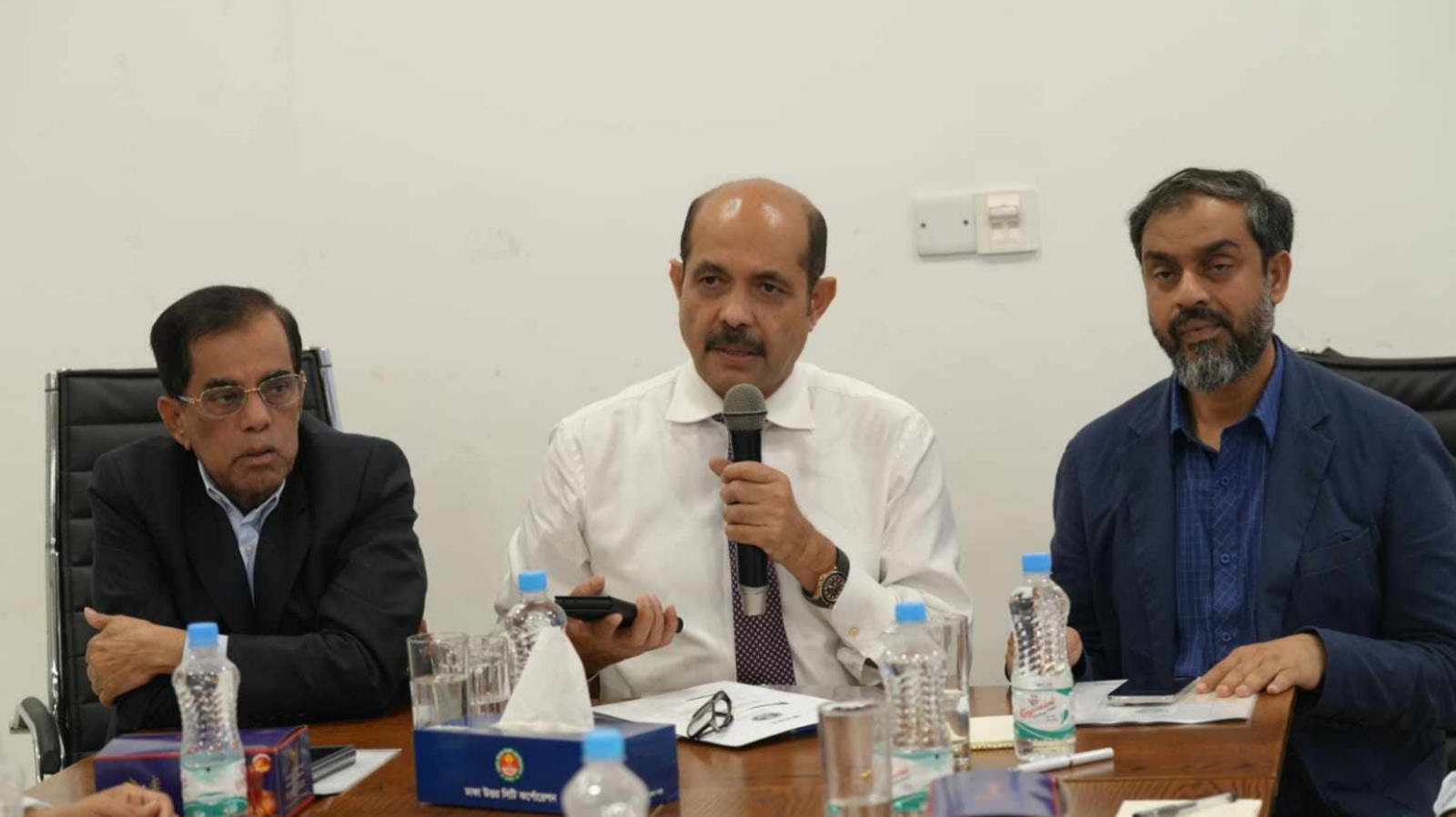ডিএনসিসি মেয়রের সঙ্গে স্থানীয় সংসদ সদস্য- কাউন্সিলরদের বৈঠক