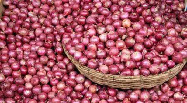হঠাৎ করে বৃদ্ধি পেল পেঁয়াজের দাম