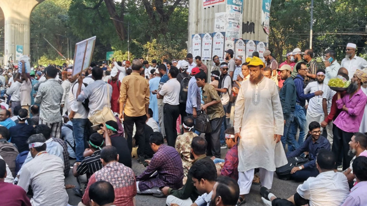 দশম গ্রেড দাবি প্রাথমিক শিক্ষকদের কর্মবিরতি শুরু, ৬৫ হাজার স্কুলে ক্লাস বন্ধ