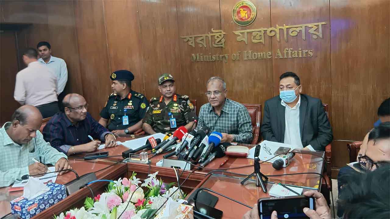 ১৩ নভেম্বর ঘিরে শক্ত অবস্থানের জন্য প্যাট্রোলিং বাড়ানো হয়েছে : স্বরাষ্ট্র উপদেষ্টা 