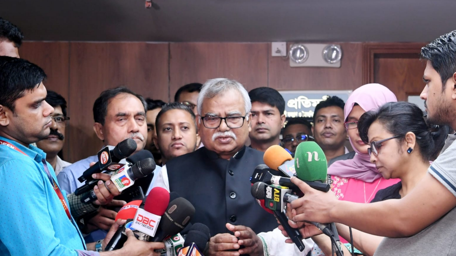 ভিসার সময় বাড়াতে মালয়েশিয়া সরকারের কাছে আবেদন করা হয়েছে : প্রতিমন্ত্রী