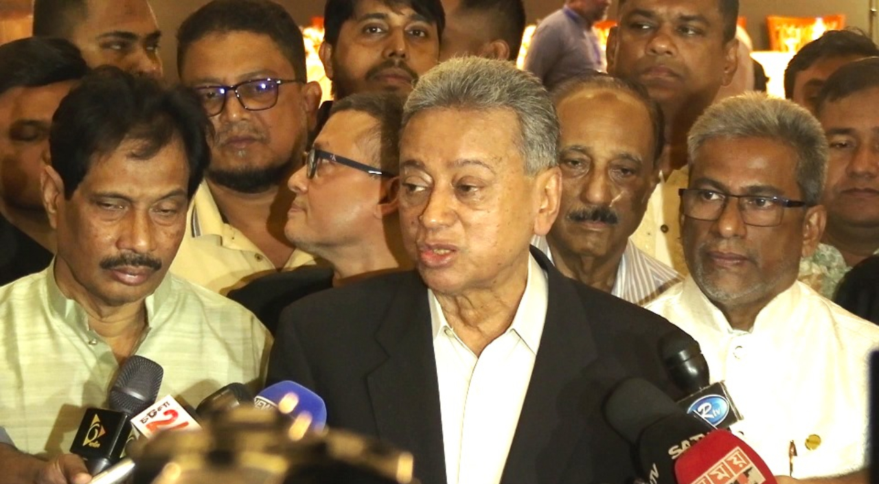 নির্বাচনের আগে শিক্ষকদের দাবি মেনে নেওয়ার আহ্বান নুরের