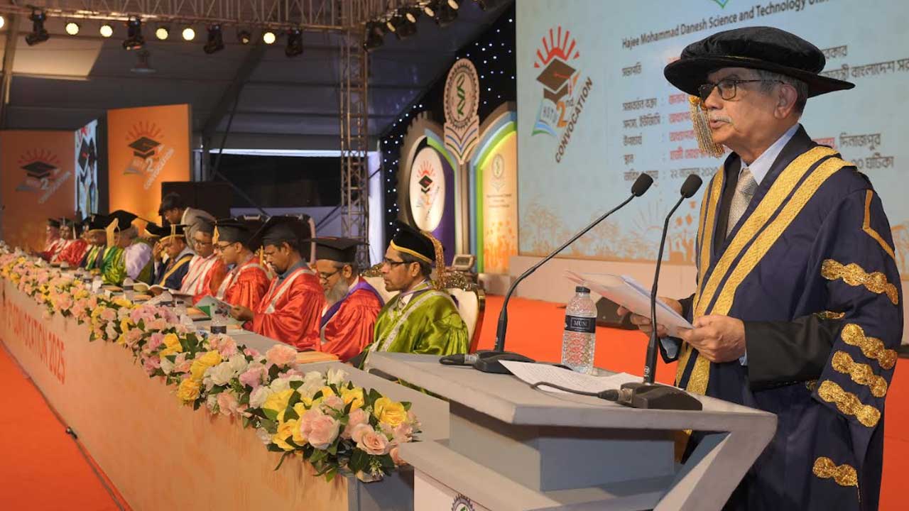 ফ্যাসিবাদ অতিক্রম করে শিক্ষার্থীরা ইতিহাস গড়েছে : শিক্ষা উপদেষ্টা